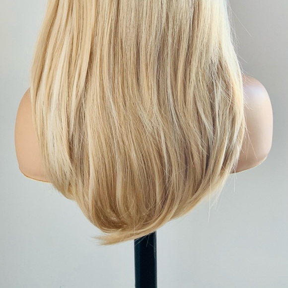 Gorgeous 20” Effortless Style Ombre Blonde Synthetic Wig with Bangs - Picture 11 of 11